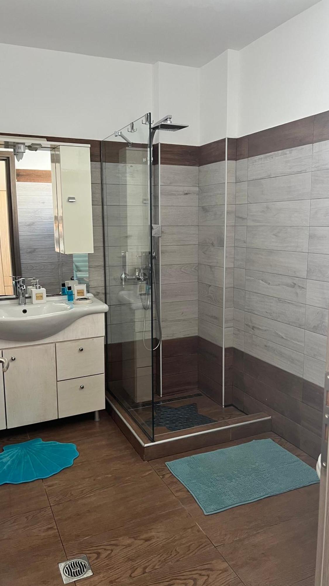 Grande Blue Suites With Private Bay 아크앤젤로스 외부 사진